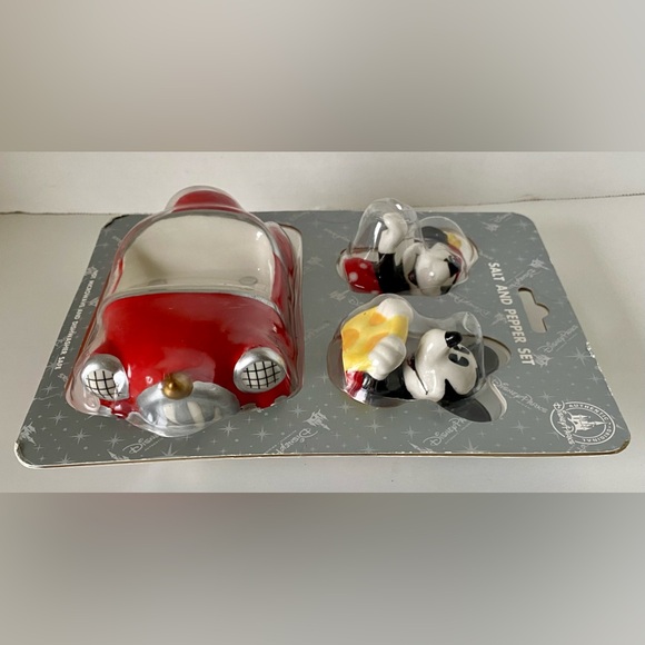 NEW Mickey & Minnie Mouse In Red Car Disney Parks Salt & Pepper Shakers Magnetic - Picture 10 of 11